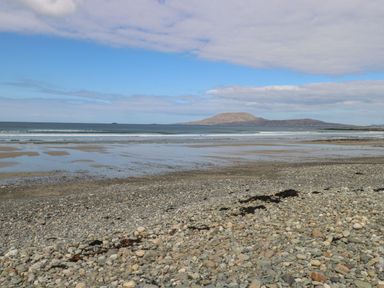 A beach scene with ocean and rocky shore at Tí Chonaill 