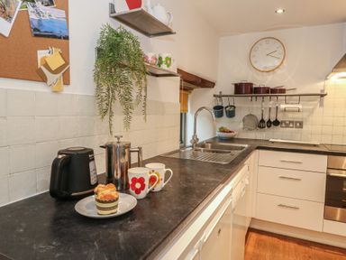 A kitchen with appliances and utensils at Frome Gazey Barn in Frampton