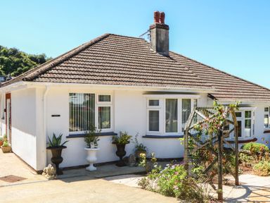 A bungalow with garden features at 3 Heath Park, Brixham