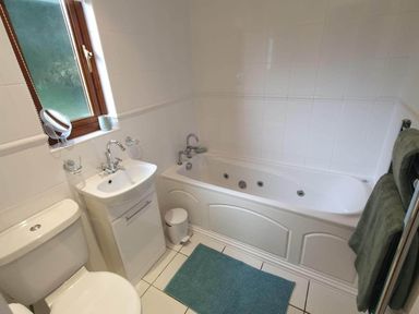 A bathroom with a bathtub and sink at Stunning 2 Bedroom Pet Friendly Lodge in Bridlington