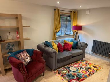 A living room with a sofa and armchair at Luxury 2 bedroom Lodge in rural lincolnshire, Kirton