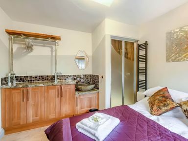 A bedroom with a bed and a sink at Luxury 2 bedroom Lodge in rural lincolnshire Kirton