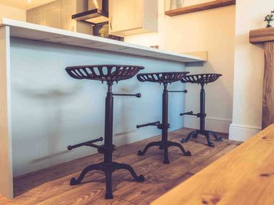 Three bar stools at a counter in a kitchen at 3Bed Cottage Plymouth Dog friendly Sleeps7, Plymouth