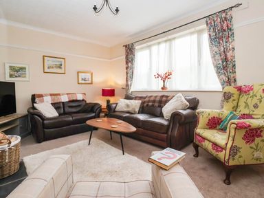 A living room with sofas and a coffee table at Westgate Willows in Nafferton