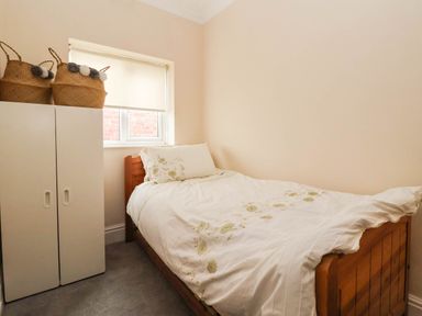 A bedroom with a bed and wardrobe at Westgate Willows Nafferton