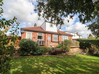 A house with a garden and steps at Westgate Willows Nafferton
