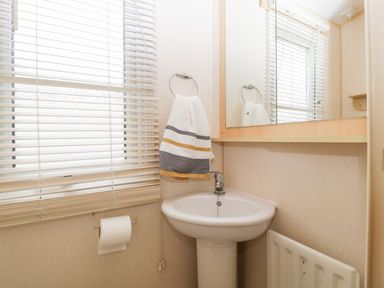 A bathroom with sink and mirror at The Hideaway in Portesham