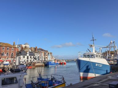 A harbor with boats and buildings at The Hideaway in Portesham