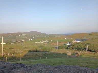 A scenic view of houses and fields at Sliabh League Mountain Lodge in TEILEANN near Kilcar, County Donegal