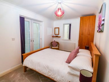 A bedroom with a bed and a mirror at 2 Inglewood Apartments in Dartmouth