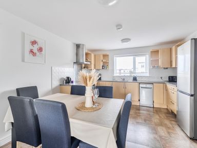 A kitchen with cabinets and appliances at Spacious 3 Bed House Sleeps 6 Parking Wifi in Newquay