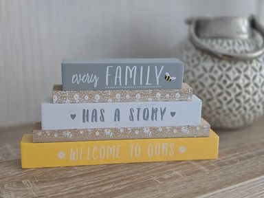 Decorative blocks with family sayings on a table at 2Br Lodge Pool Fireplace PetsOK Parking Goonhavern