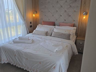 A bedroom with a bed and pillows at 2Br Lodge Pool Fireplace PetsOK Parking Goonhavern