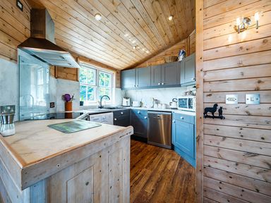 A kitchen with cabinets and appliances at Alpaca Farm Valley Views Sleeps 4 Parking Pets Husthwaite