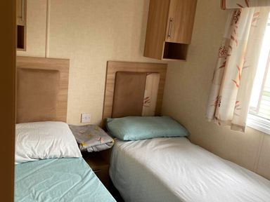A bedroom with two single beds at Golden Sands FSB38 Rhyl