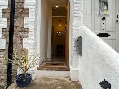 An entrance area with a mirror and table at Charming 3Bed Cottage Private Garden Parking Torquay