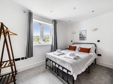 A bedroom with a bed and window at Apartment Sleeps 4 with Balcony and Parking in Kingsbridge
