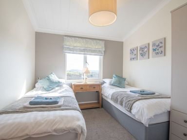 A bedroom with two single beds and a lamp at 2 Bedroom Sleeps 4 Lodge Smart Tv Hot tub Dogs Ok near Lochwinnoch