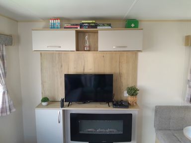 A living room with a television and shelf in Ye Old'e Man - Sleeps 6 &amp; Pet Friendly Near Flookburgh