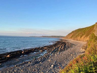 A coastline with rocky shore and cliffs at Peaceful Shepherd Hut near Clovelly Buckland Brewer near Great Torrington