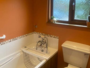 A bathroom with a bath tub and toilet at Cabin Sleeps 4 with Hot Tub and Parking near Wilberfoss