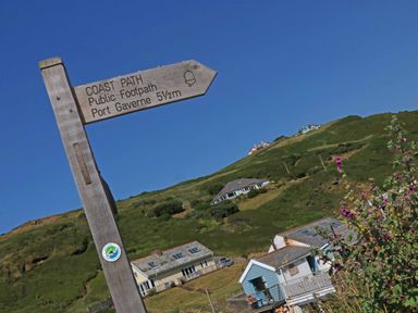 A signpost leading to public footpath at Villa 12 near Camelford