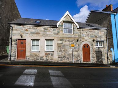 A stone house with front doors and windows at 2 bed Criccieth