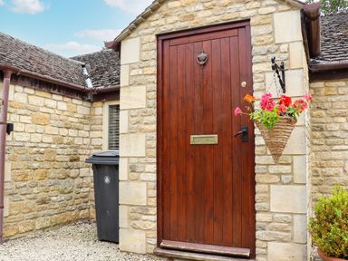A door with a flower basket at Peewit Barn in Moreton-in-Marsh
