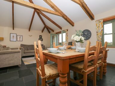 A dining area with a table and chairs at Hawthorn Cottage in Truro