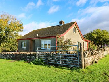 A house with a gate and stone wall at The Bungalow in Penrith