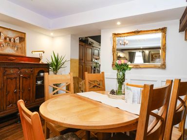A dining room with a table and chairs at Severnwolf House in Gloucester