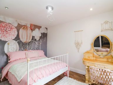 A bedroom with a bed and dressing table at Severnwolf House Gloucester