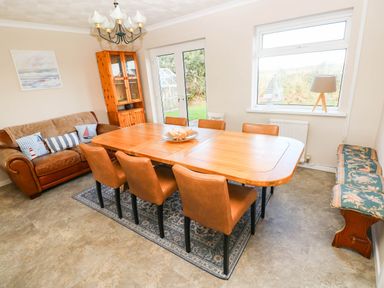 A dining room with a table and chairs at 24 Little Castle Grove Hubberston
