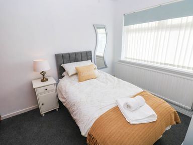 A bedroom with a single bed and bedside table at 24 Little Castle Grove Hubberston