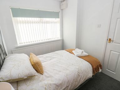 A bedroom with a single bed and window at 24 Little Castle Grove Hubberston