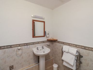 A bathroom with a sink and mirror at Chaffinch in Kingsteignton