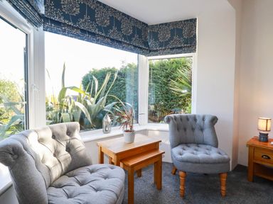 A snug with two chairs and a table at Harber Rise in Carlyon Bay