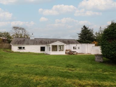 A house with grass and trees at Bryn Eithin in Penygroes
