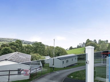 A view of caravans and trees at Ty dee seaview escapes in Looe