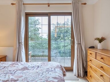A bedroom with a bed and window at 2 Bed, Sleeps 4 with Parking and EV charging, Wadebridge