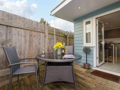 An outdoor area with a table and chairs at The Old Dairy in Wadebridge