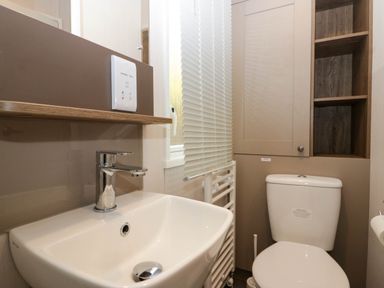 A bathroom with sink and toilet at Lake It Easy, Troutbeck Bridge