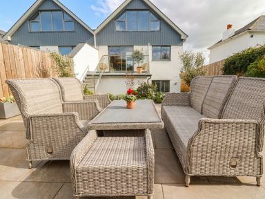 A garden with outdoor furniture and a plant pot at 1 Endellion View Wadebridge