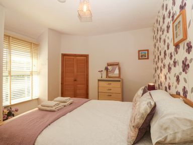 A bedroom with a bed and dresser at Tyddyn in Dyffryn Ardudwy