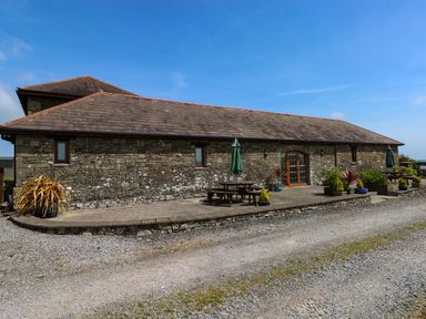 An outdoor area with tables and chairs at The Stall in Penuel near Llanmorlais