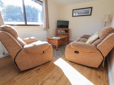 A living room with recliners and a coffee table at Bluebell Lodge in Saltburn-by-the-Sea