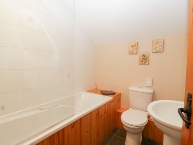 A bathroom with a bathtub, toilet, and sink at The Croft in Vowchurch near Peterchurch