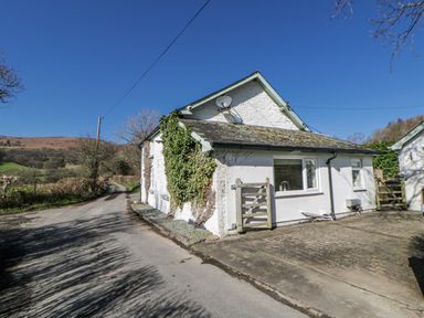 A house by the road at Penlone Cottage Rhayader