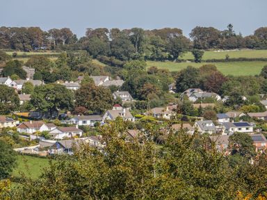 A hillside neighborhood with houses surrounded by trees and fields at Middle Barn in Launceston