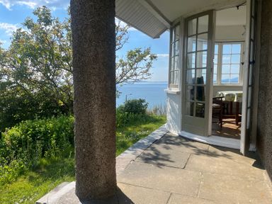 An outdoor view of sea and furniture at Murmur Y Don Harlech